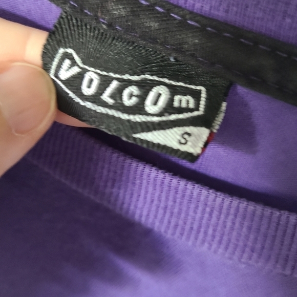 VINTAGE VOLCOM Purple Graphic Short Sleeve Tee Shirt Size Small - Picture 3 of 6